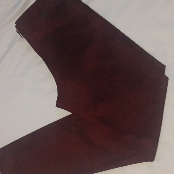 Nike snake skin printed red and black leggings - Picture 2 of 7